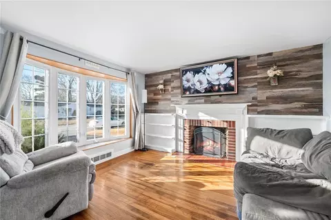 Living - 64 Claypool Dr, Warwick, RI 02886 photo 3 of 4