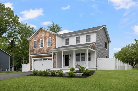 41 Bristol Ferry Rd, Portsmouth, RI 02871