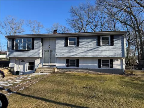 8 Carolanne Ave, Smithfield, RI 02917