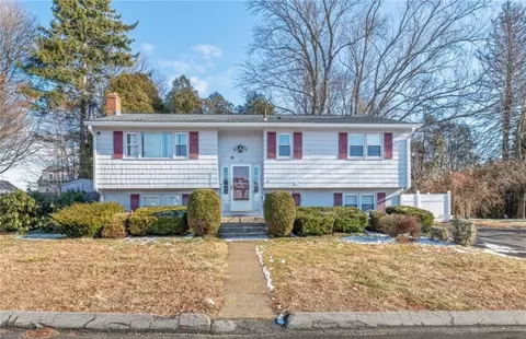 24 Calumet Ave, Johnston, RI 02919