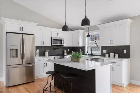 58 Waverly St, Warwick, RI 02889 photo 3
