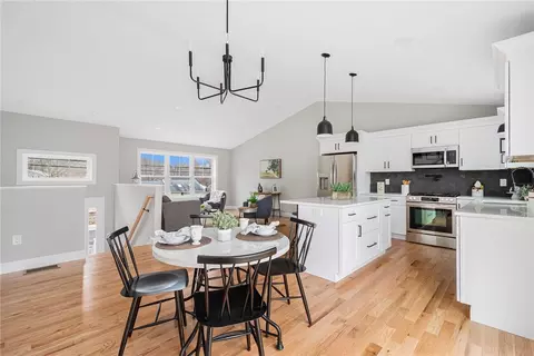 58 Waverly St, Warwick, RI 02889 photo 6