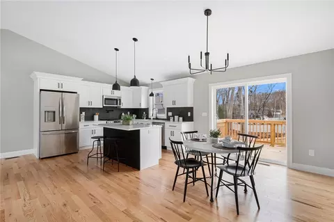 58 Waverly St, Warwick, RI 02889 photo 2