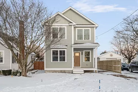 40 Palmer Ave, Cranston, RI 02920