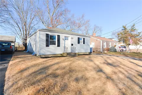 123 Manistee St, Pawtucket, RI 02861
