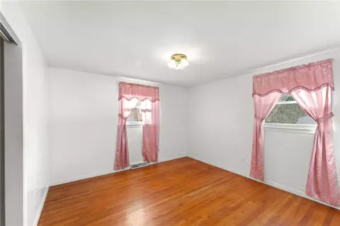 Bedroom - 37 Eldridge Ave, Warwick, RI 02886 photo 3 of 6