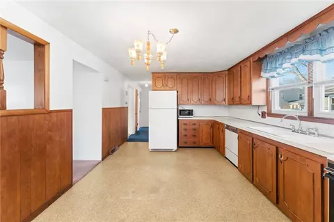 Kitchen - 37 Eldridge Ave, Warwick, RI 02886 photo 2 of 4