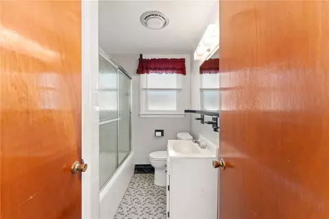 Bath - 37 Eldridge Ave, Warwick, RI 02886 photo 1 of 1