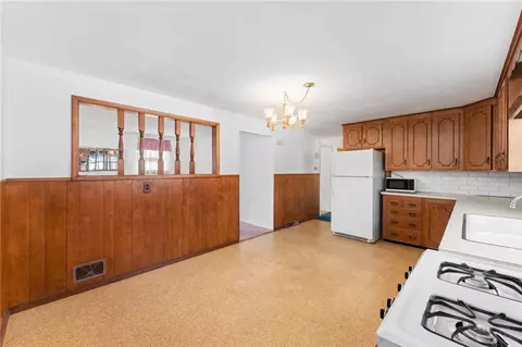 Kitchen - 37 Eldridge Ave, Warwick, RI 02886 photo 4 of 4