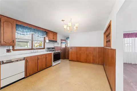 Kitchen - 37 Eldridge Ave, Warwick, RI 02886 photo 1 of 4