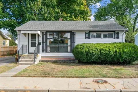 294 Pawtucket Ave, East Providence, RI 02916