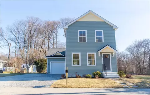 60 Dean Ave, North Kingstown, RI 02852