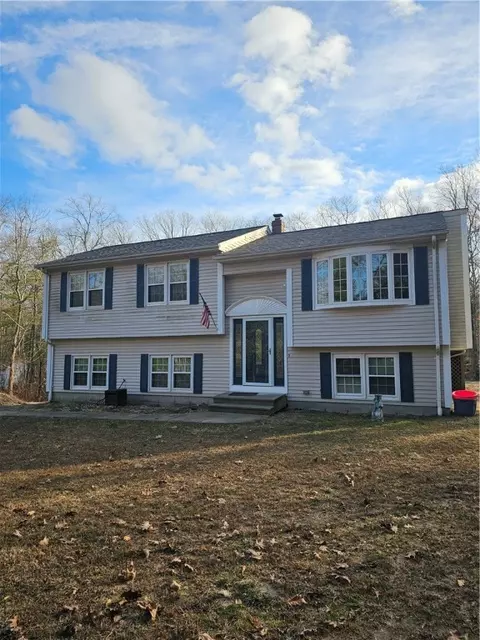 296 Hope Furnace Rd, Coventry, RI 02831