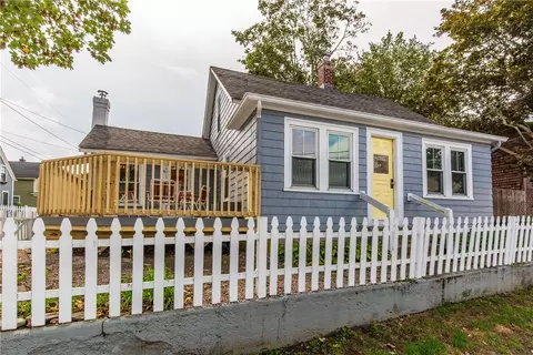 77 Long St, East Greenwich, RI 02818