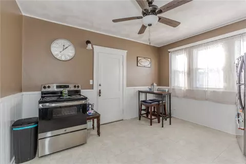 Entry Way - 45 Trent St, Woonsocket, RI 02895 photo 4 of 5