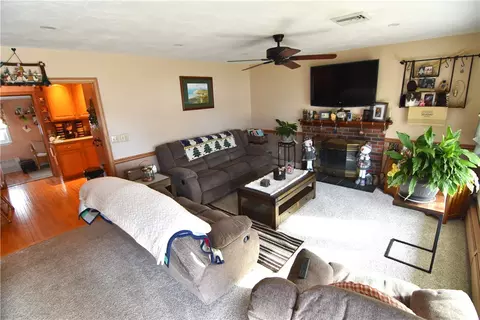 88 Carey Ct, Woonsocket, RI 02895 photo 2