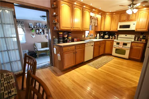 88 Carey Ct, Woonsocket, RI 02895 photo 4