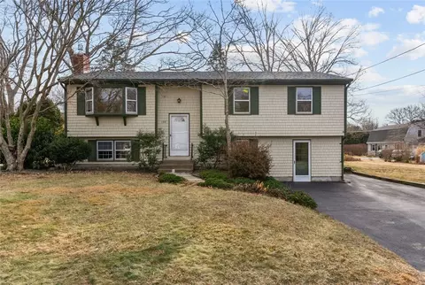 188 Indian Trl, Narragansett, RI 02874