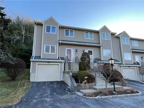 31 Waterview Dr #A, Smithfield, RI 02917