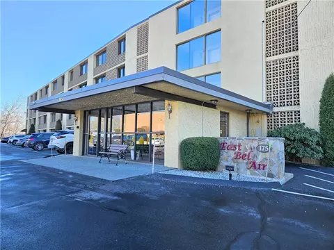175 Hoffman Ave #405, Cranston, RI 02920