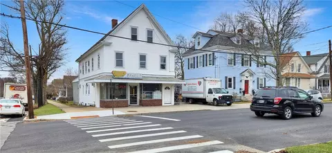 75 Franklin St, Bristol, RI 02809