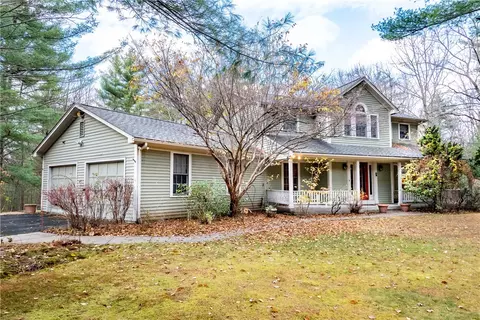 45 Hunter Ridge Dr, Scituate, RI 02857