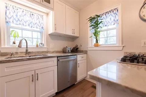 Kitchen - 283 Bellman Ave, Warwick, RI 02889 photo 3 of 6