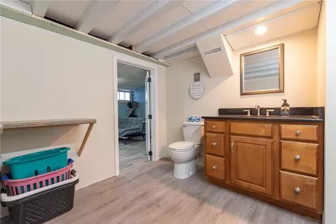 Bath - 283 Bellman Ave, Warwick, RI 02889 photo 3 of 3