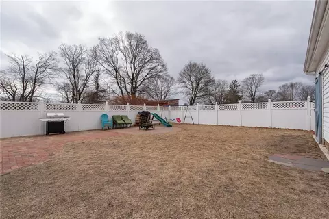 Exterior - 283 Bellman Ave, Warwick, RI 02889 photo 6 of 9