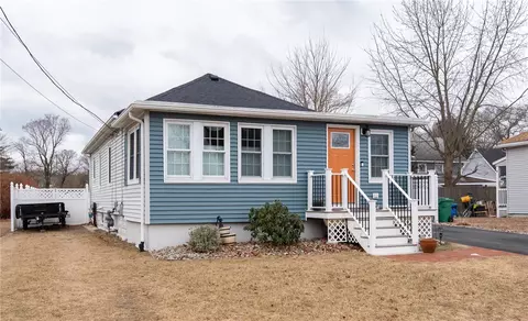 Exterior - 283 Bellman Ave, Warwick, RI 02889 photo 4 of 9