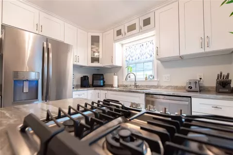 Kitchen - 283 Bellman Ave, Warwick, RI 02889 photo 5 of 6
