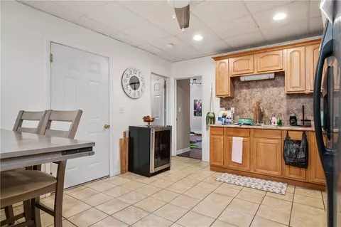 43 Rivulet St, Woonsocket, RI 02895 photo 4