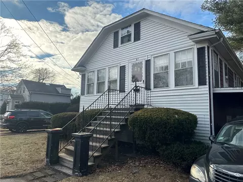 31 Elton Ave, Warwick, RI 02889