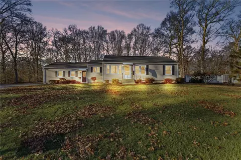 598 Tremont St, Rehoboth, MA 02769