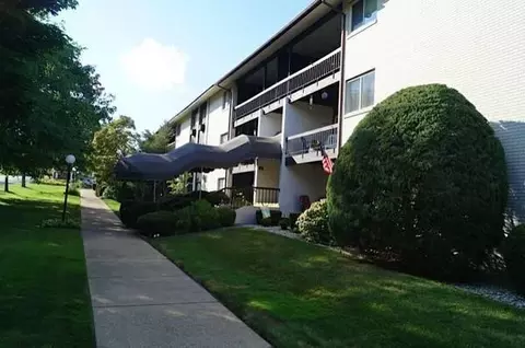 400 Narragansett Pkwy #SB10, Warwick, RI 02888