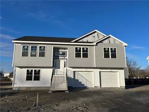 15 Red Maple Ln, Warwick, RI 02886