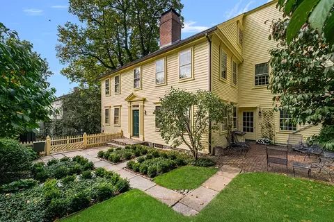 135 Benefit St, Providence, RI 02906