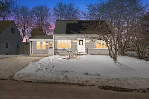 11 Perry St, Smithfield, RI 02917