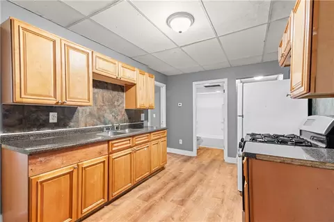 9 Wilson Ave, Woonsocket, RI 02895 photo 6