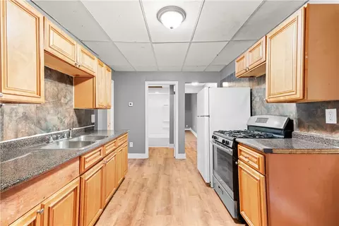 9 Wilson Ave, Woonsocket, RI 02895 photo 5