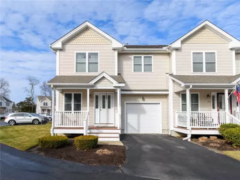 28 Silvercup Cir, West Warwick, RI 02893