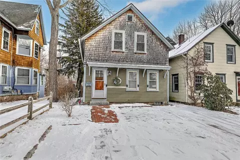 23 Cleveland St, South Kingstown, RI 02879
