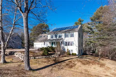 6 Beaver Ln, Charlestown, RI 02813