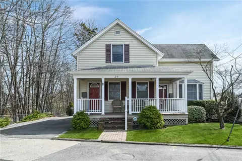 29 Fenner Ave, Riverside, RI 02915