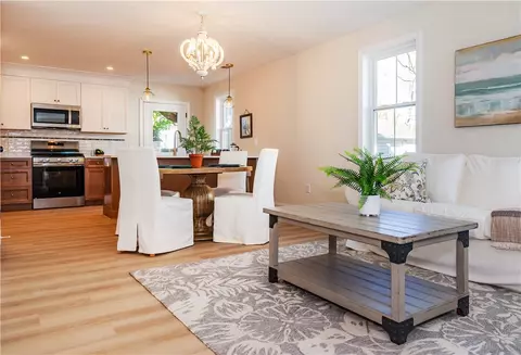 71 Logan St, Warwick, RI 02889 photo 9