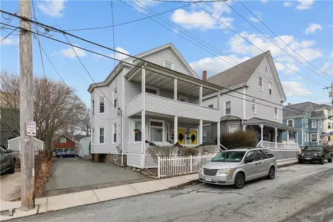 92 Warner St, Newport, RI 02840