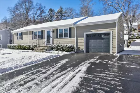 35 Brookdale Dr, West Warwick, RI 02893