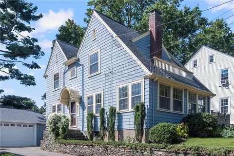 71 Fosdyke St, Providence, RI 02906