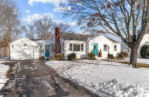 40 Missouri Dr, Warwick, RI 02886