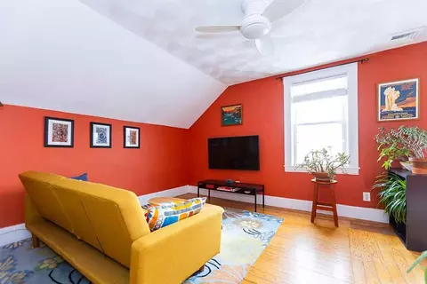 202 Rochambeau Ave #3, Providence, RI 02906
